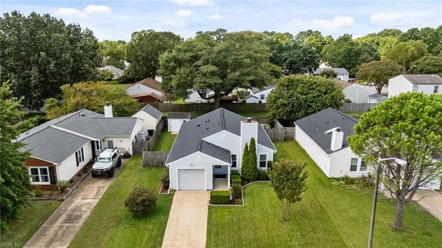 921 White Oak CT N, Chesapeake, VA 23320