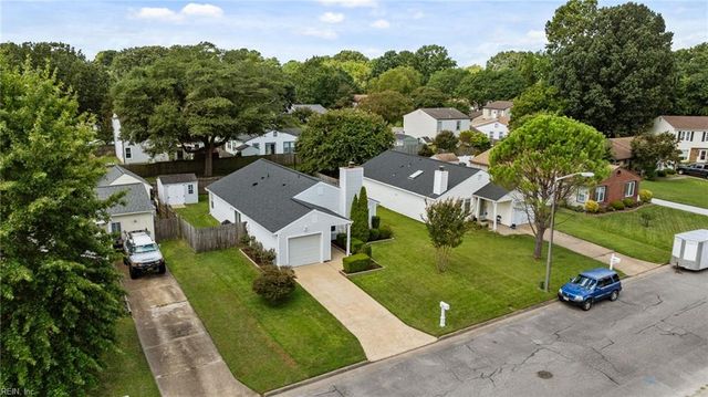 921 White Oak CT N, Chesapeake, VA 23320