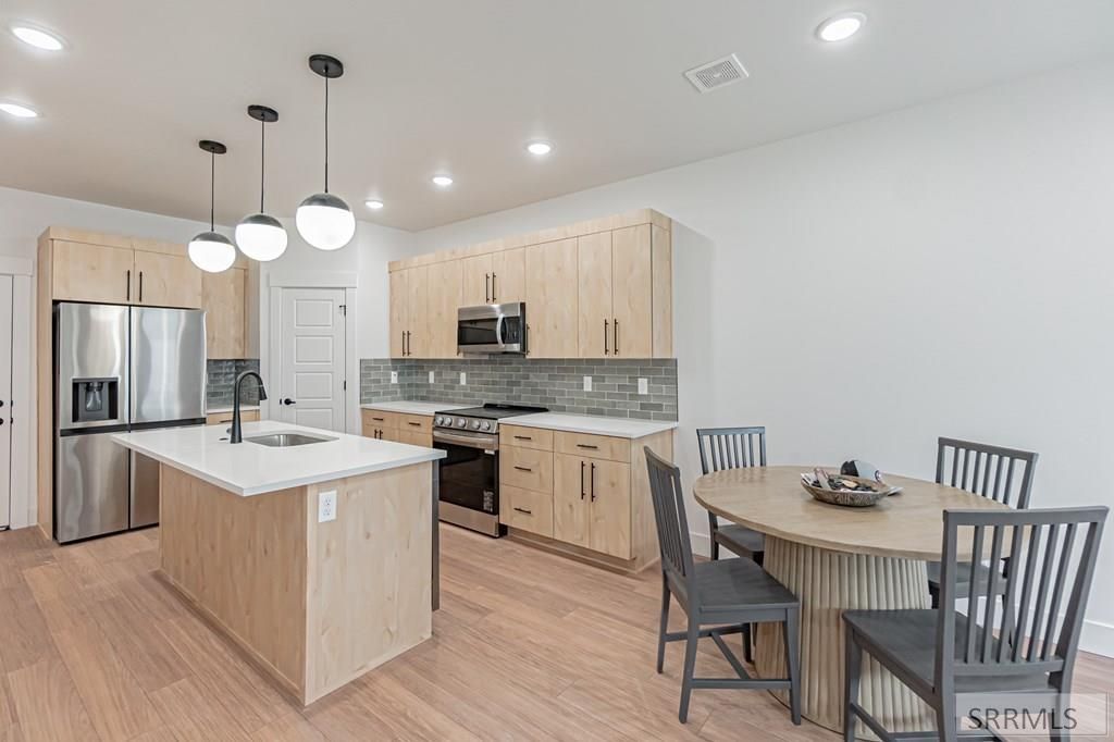 Image 4 of property listing at 1267 Meadow Edge Ct, Idaho Falls, ID 83402