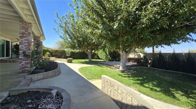 5837 W Avenue M2, Quartz Hill, CA 93536