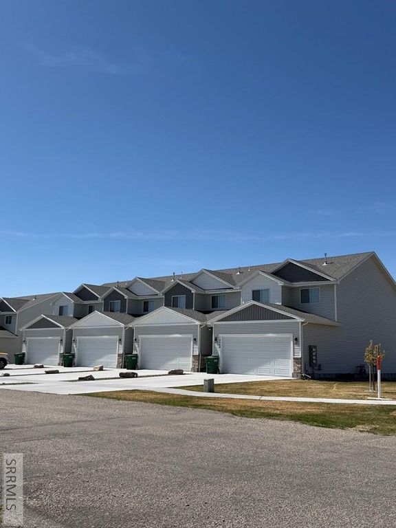 Image 2 of property listing at 10669 36th E, Idaho Falls, ID 83401