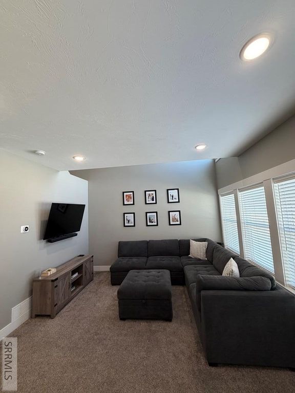 Image 8 of property listing at 10669 36th E, Idaho Falls, ID 83401