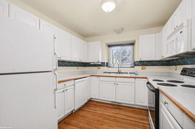 16985 Country Ridge Lane, Macomb Twp, MI 48044