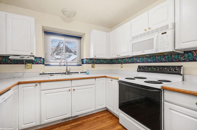 16985 Country Ridge Lane, Macomb Twp, MI 48044