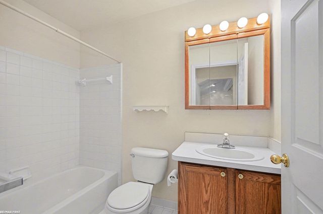 16985 Country Ridge Lane, Macomb Twp, MI 48044