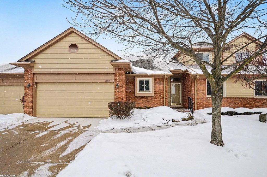 16985 Country Ridge Lane, Macomb Twp, MI 48044