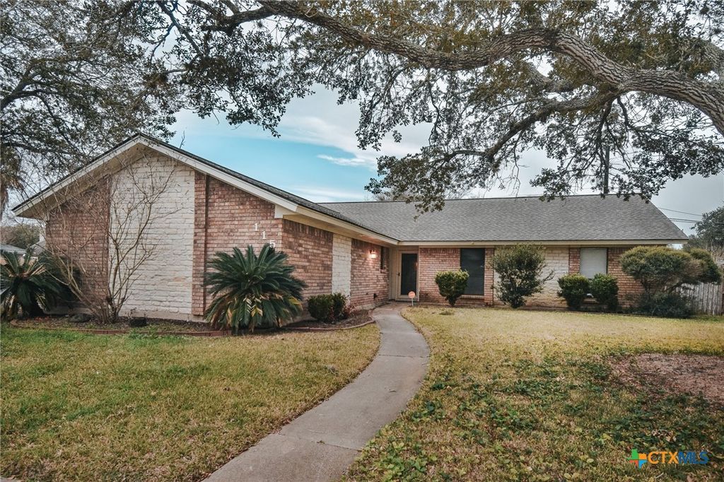 115 Santa Fe, Victoria, TX 77904
