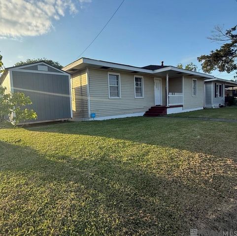 292 St Louis St, Raceland, LA 70394