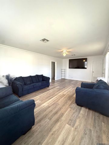 292 St Louis St, Raceland, LA 70394