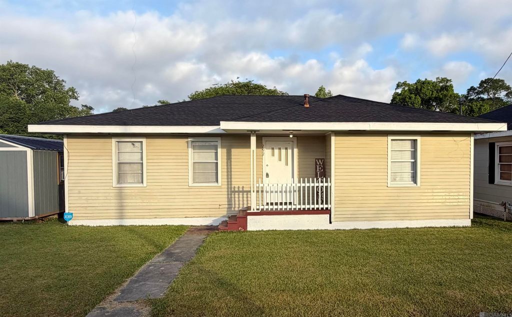 292 St Louis St, Raceland, LA 70394