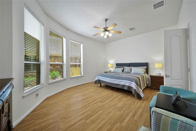 3330 Knollcrest Lane, Pearland, TX 77584