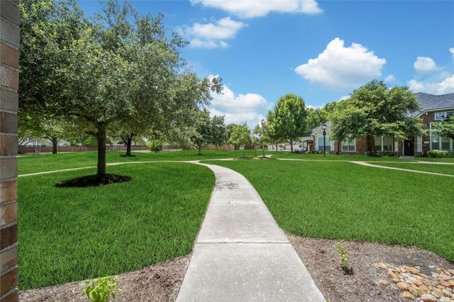 3330 Knollcrest Lane, Pearland, TX 77584