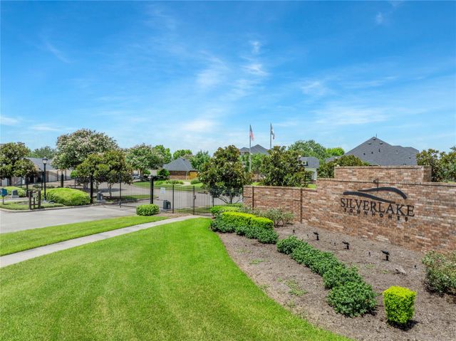 3330 Knollcrest Lane, Pearland, TX 77584
