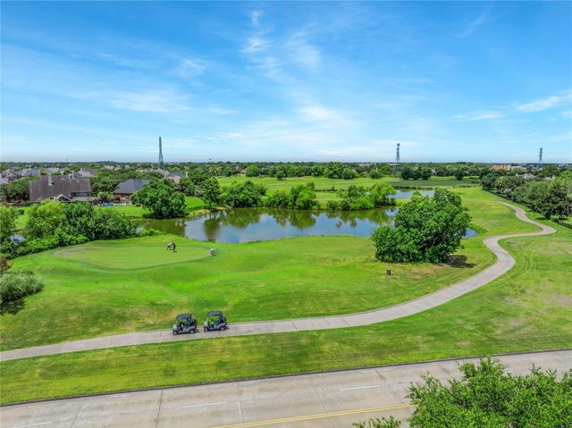 3330 Knollcrest Lane, Pearland, TX 77584