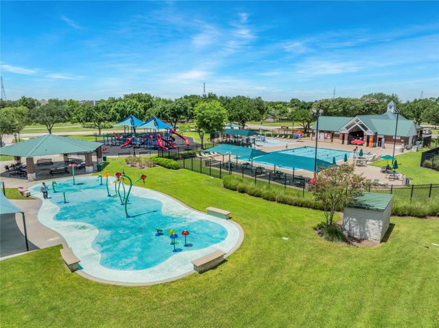 3330 Knollcrest Lane, Pearland, TX 77584