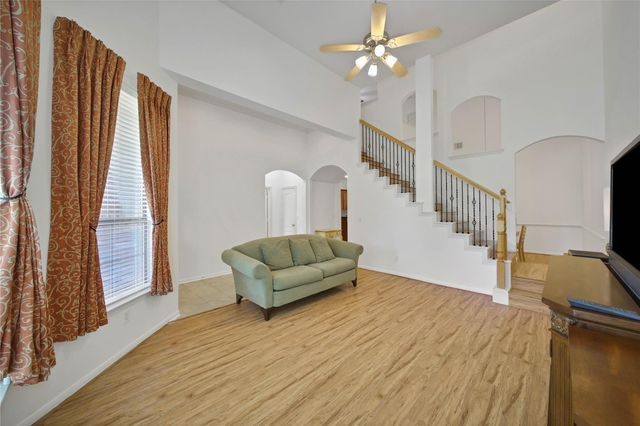 3330 Knollcrest Lane, Pearland, TX 77584