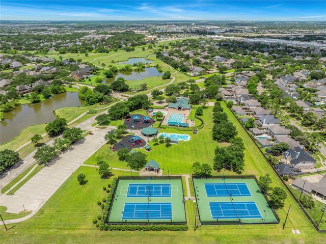 3330 Knollcrest Lane, Pearland, TX 77584