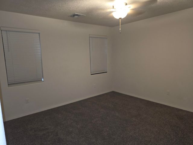 37 Avenida Parque Court, Los Lunas, NM 87031