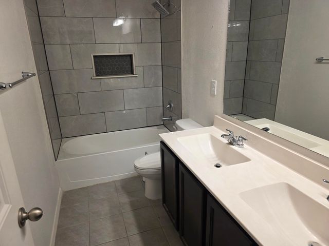 37 Avenida Parque Court, Los Lunas, NM 87031