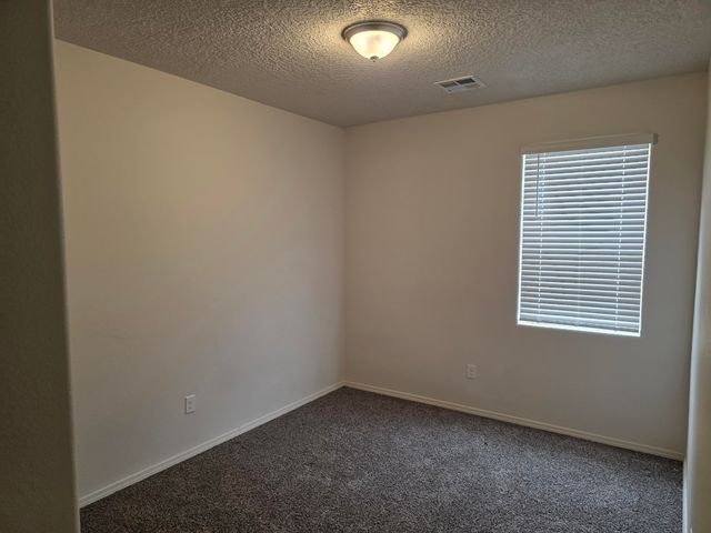 37 Avenida Parque Court, Los Lunas, NM 87031