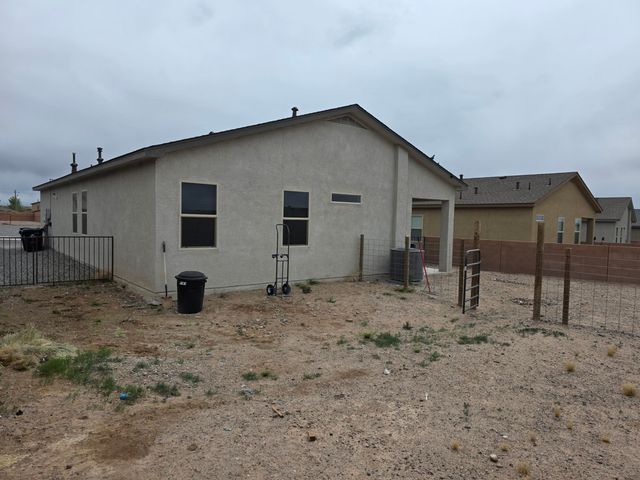 37 Avenida Parque Court, Los Lunas, NM 87031