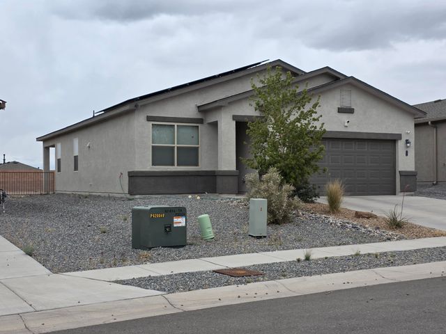 37 Avenida Parque Court, Los Lunas, NM 87031