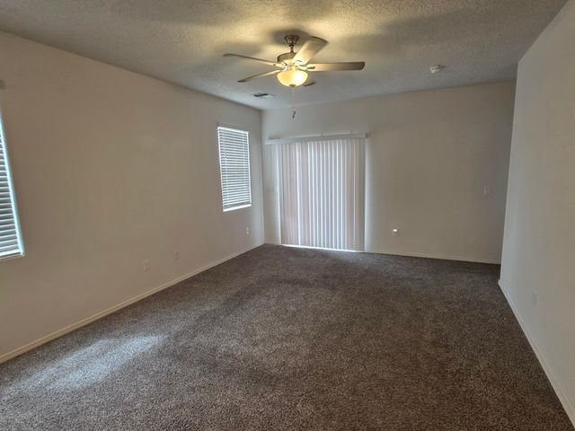 37 Avenida Parque Court, Los Lunas, NM 87031