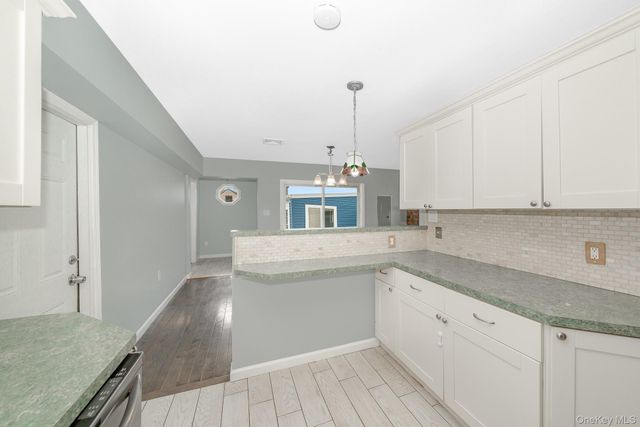 33 E Seacrest Avenue, Lindenhurst, NY 11757