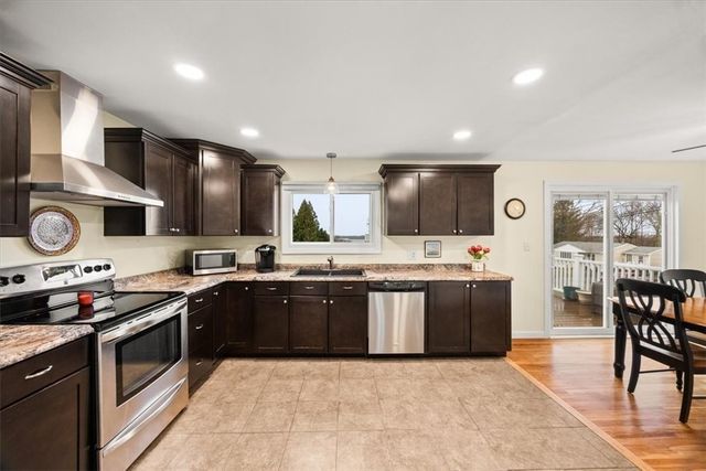 3 O Connell Road, Tiverton, RI 02878