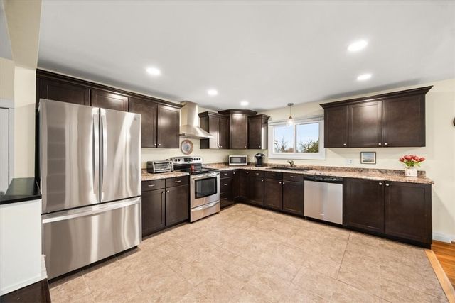 3 O Connell Road, Tiverton, RI 02878