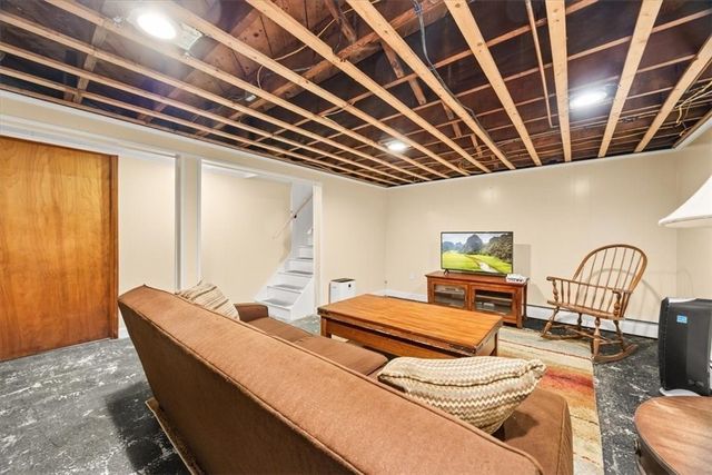 3 O Connell Road, Tiverton, RI 02878