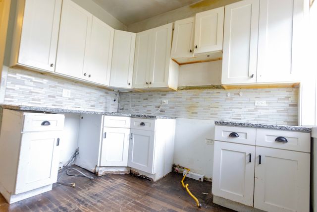 6434 S Eberhart Avenue, Chicago, IL 60637
