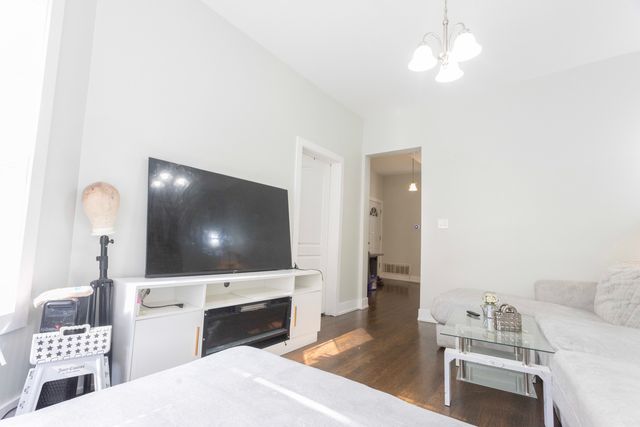 6434 S Eberhart Avenue, Chicago, IL 60637