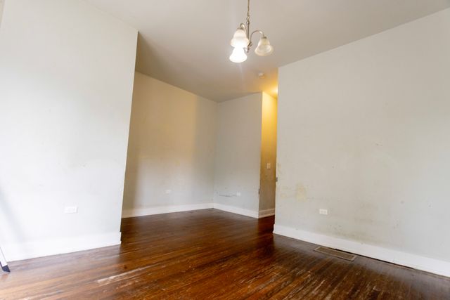 6434 S Eberhart Avenue, Chicago, IL 60637