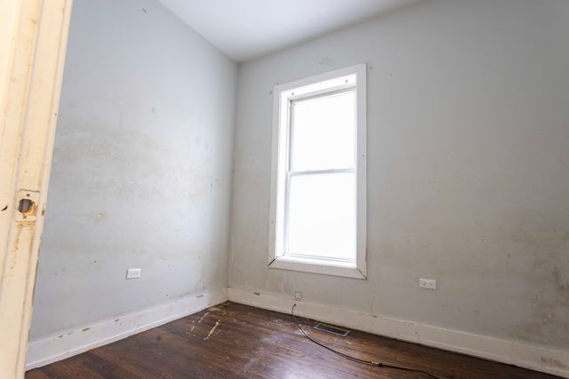 6434 S Eberhart Avenue, Chicago, IL 60637