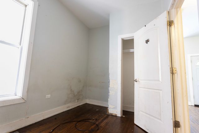 6434 S Eberhart Avenue, Chicago, IL 60637