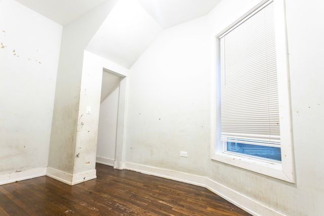 6434 S Eberhart Avenue, Chicago, IL 60637