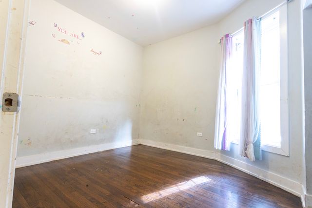 6434 S Eberhart Avenue, Chicago, IL 60637