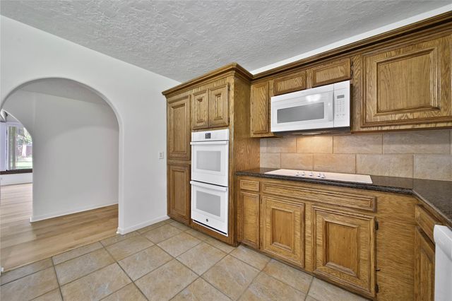 15418 Willis Way, Conroe, TX 77384