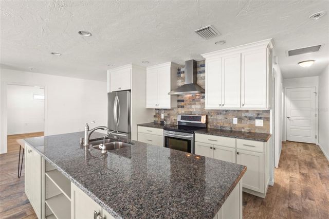 6808 19TH AVENUE W, Bradenton, FL 34209