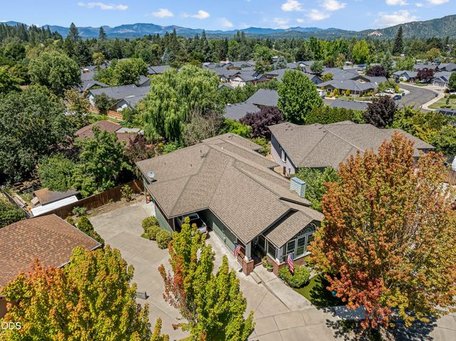 830 SW Bryn Court, Grants Pass, OR 97527