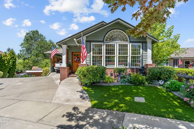 830 SW Bryn Court, Grants Pass, OR 97527