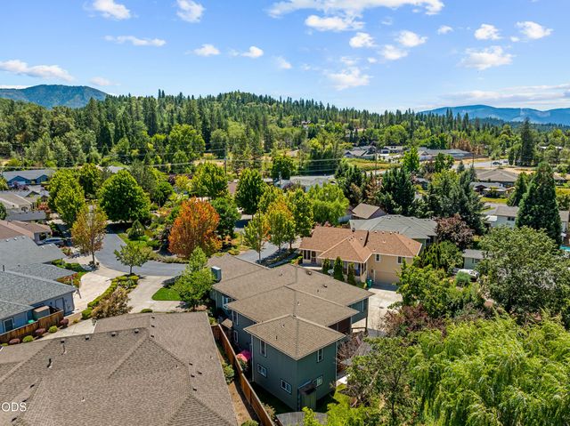 830 SW Bryn Court, Grants Pass, OR 97527