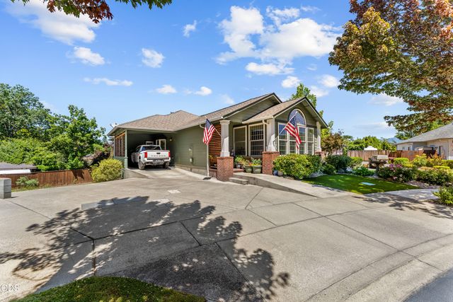 830 SW Bryn Court, Grants Pass, OR 97527