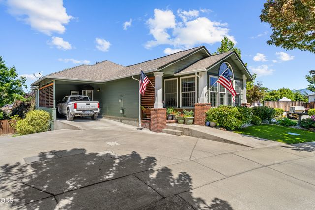 830 SW Bryn Court, Grants Pass, OR 97527
