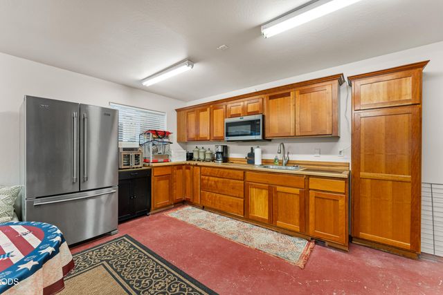 830 SW Bryn Court, Grants Pass, OR 97527