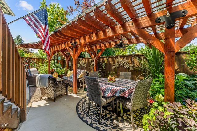830 SW Bryn Court, Grants Pass, OR 97527