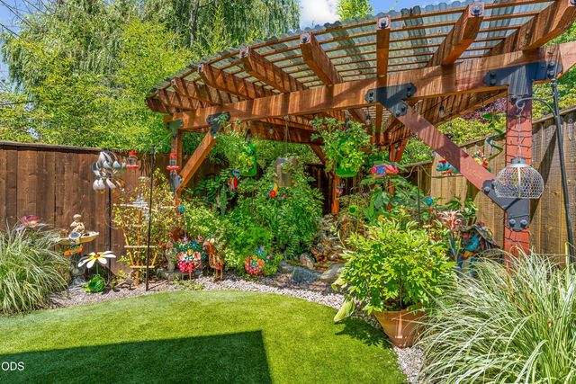 830 SW Bryn Court, Grants Pass, OR 97527