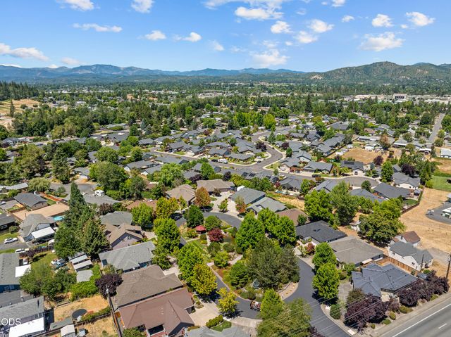 830 SW Bryn Court, Grants Pass, OR 97527
