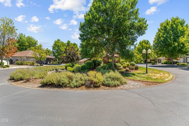 830 SW Bryn Court, Grants Pass, OR 97527